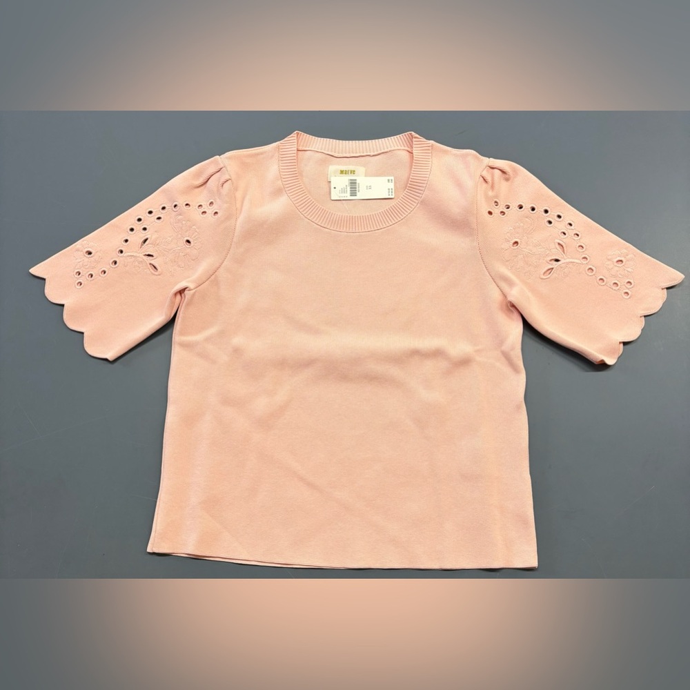 Maeve By Anthropologie Woman's SS Top/Shirt. NWT. Scallop Sleeves. Light pink.
